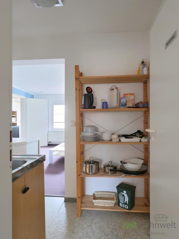 Blick zum Küchenregal
