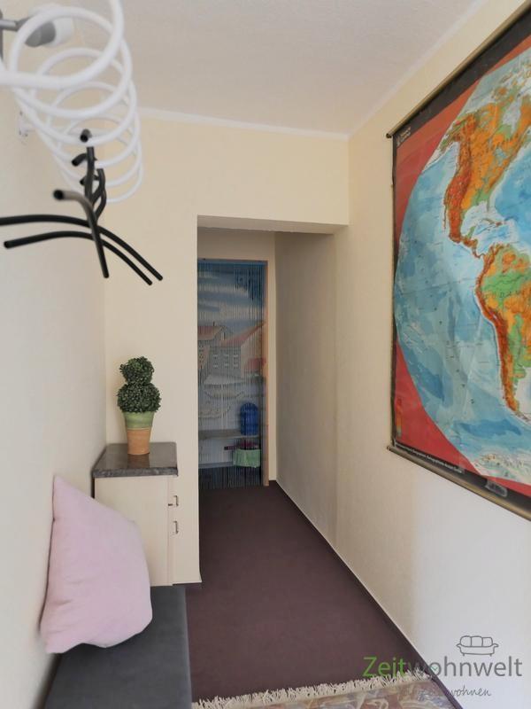 hinterer Flurbereich mit Garderobe