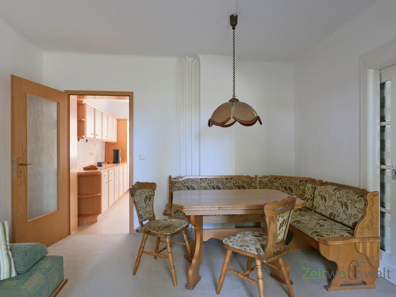 Esstisch vor der Küche