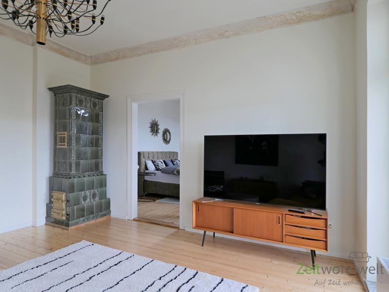 XXL-TV und Kaminofen