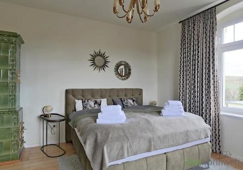 Doppelbett im Schlafzimmer