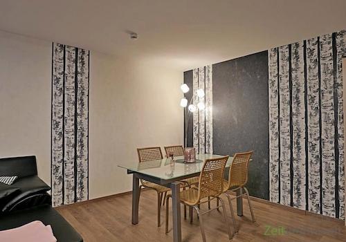 Esstisch im Wohnzimmer