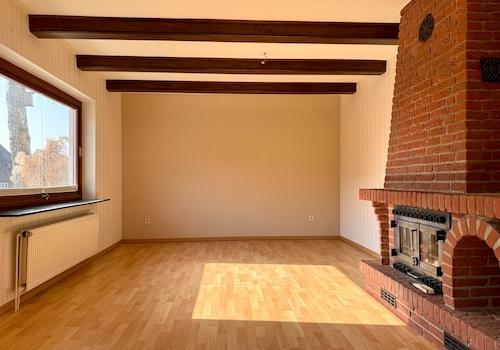 Wohnzimmer mit Kamin