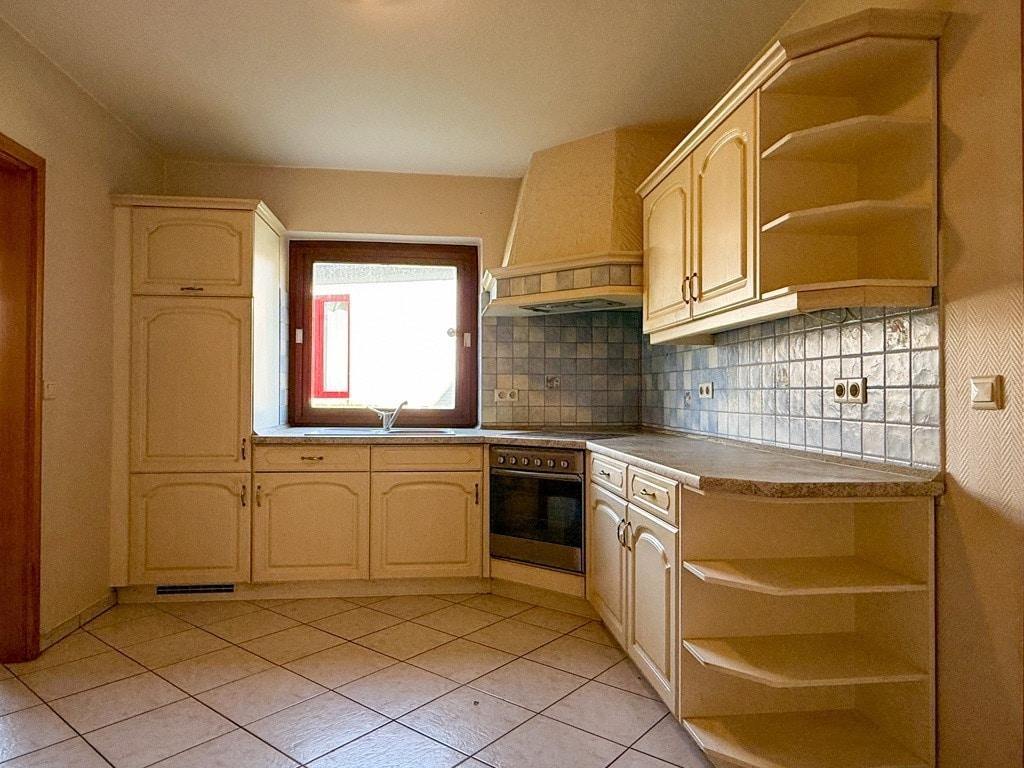 Küche mit Einbauküche