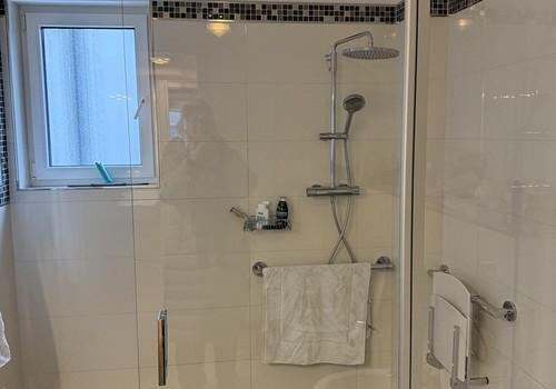 Bad mit ebenerdiger Dusche