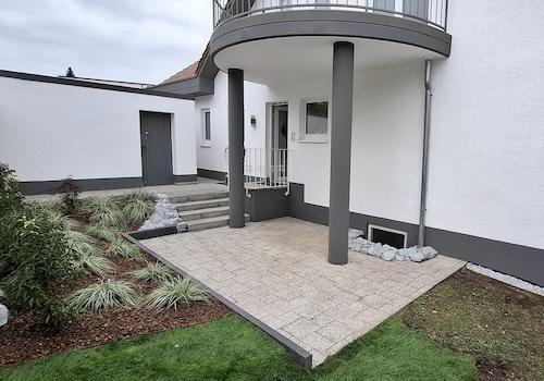 Terrasse und Balkon 1. OG