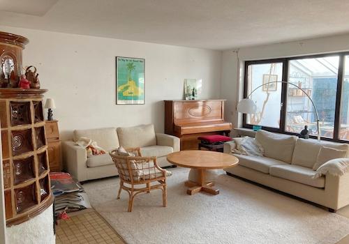 Wohnzimmer mit Kamin