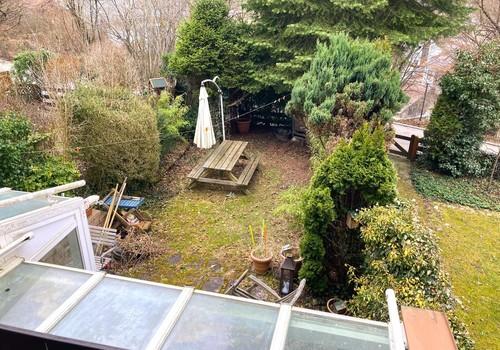 Garten mit Wintergarten