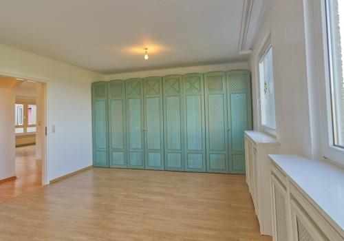 Großes Schlafzimmer