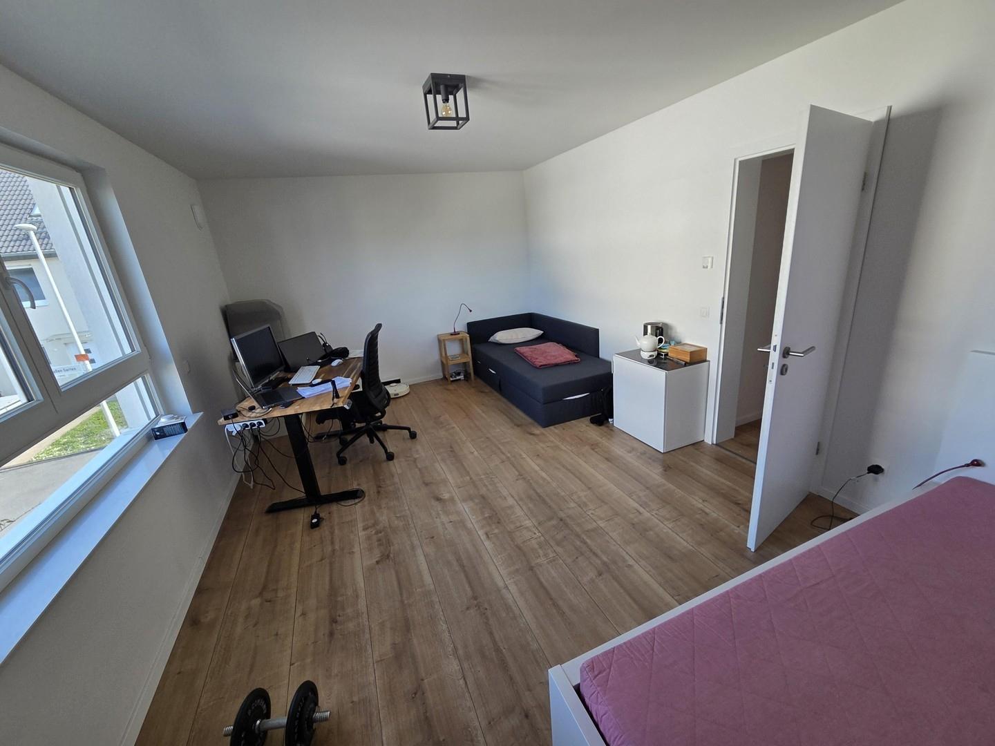 3. grßes Zimmer Blick Straße