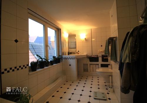 1. OG - Bad mit Badewanne