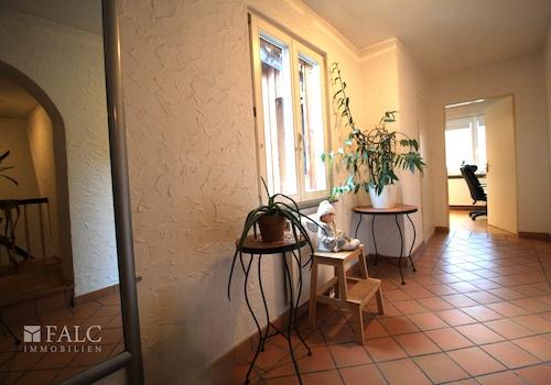 1. OG - Flur mit Sicht ins Büro