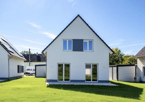 Haus mit Terrasse und Garten