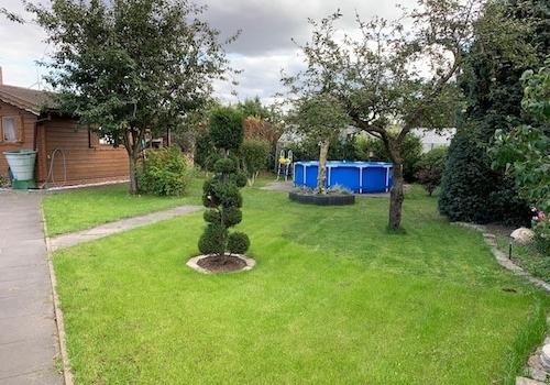 Garten mit Obstbäumen