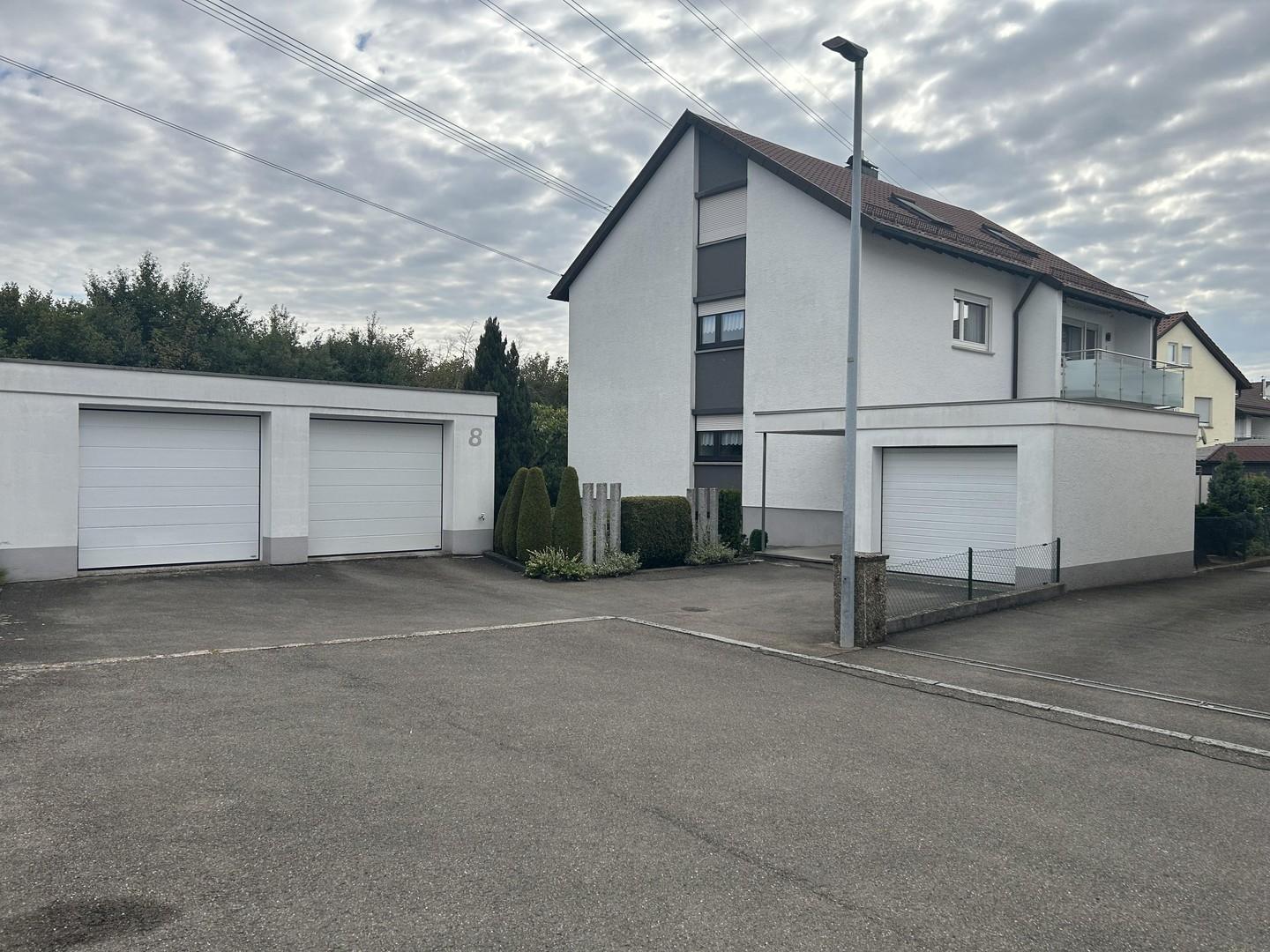 Garagen und Stellplätze