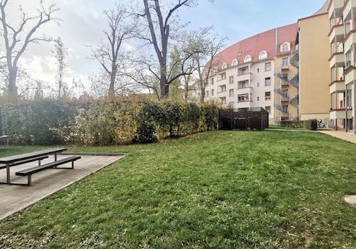 Parkähnlicher Hinterhof