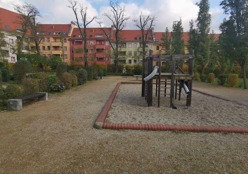 Parkähnlicher Hinterhof