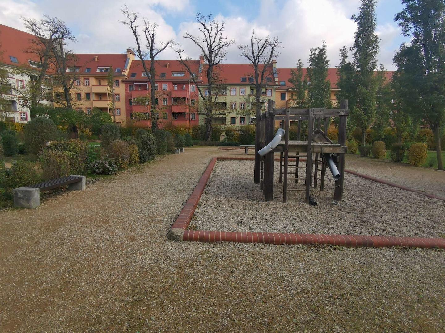 Parkähnlicher Hinterhof