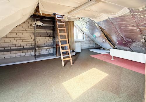 Dachboden (vorbreitet zum Ausbau)