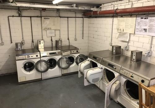 Trockner und Waschmaschine
