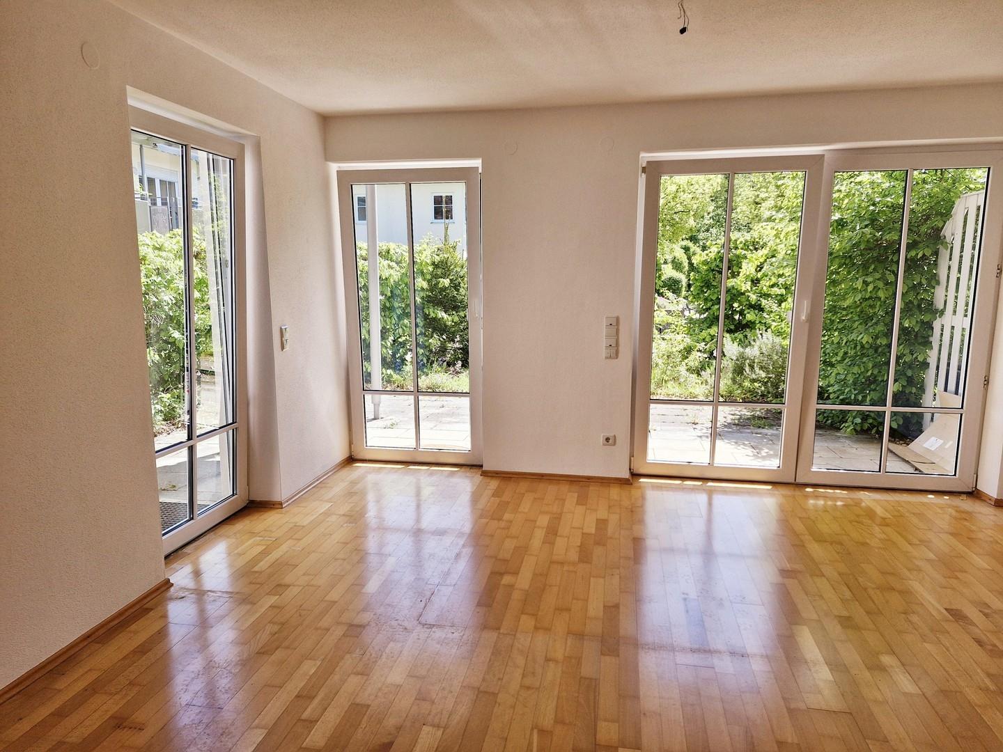 Fensterfront S/O el. Jalousien