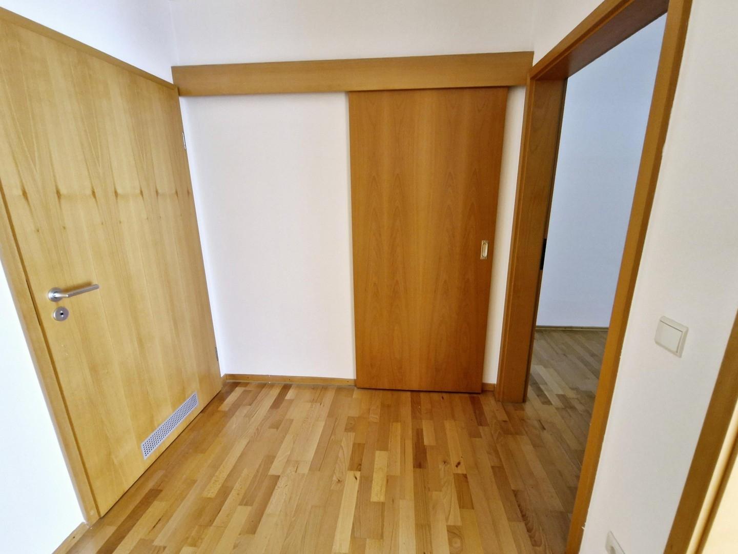 Flur Schiebetür z. Abstellraum