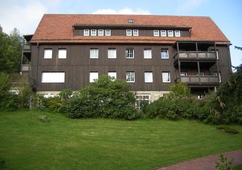 Sommeransicht Strasse