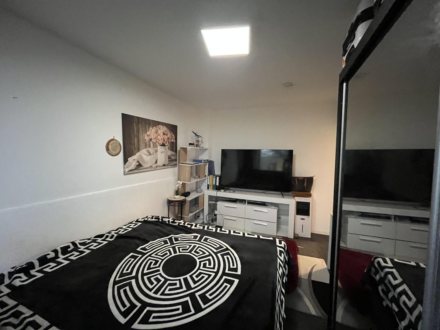 Zimmer_Blick in den Raum_1