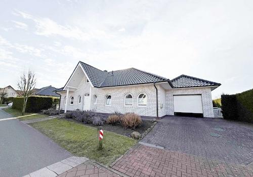 Weißer Top-Bungalow