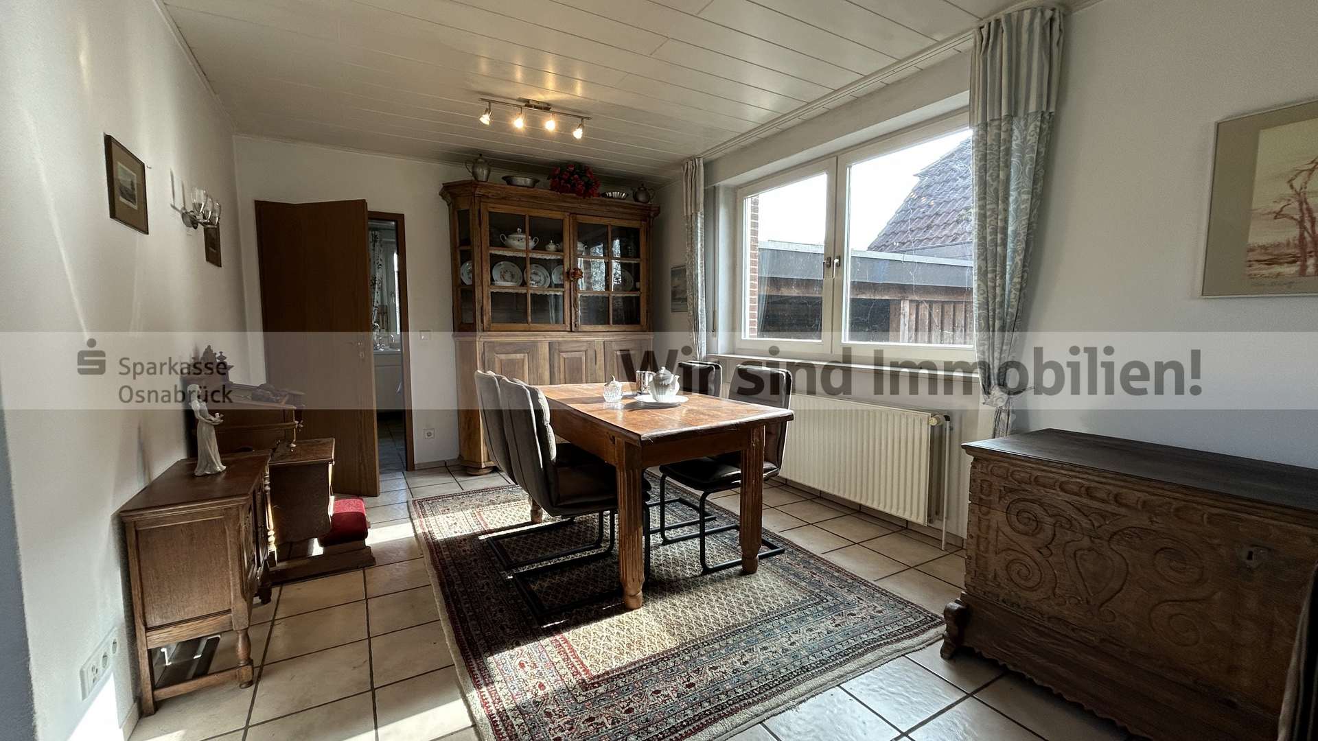 Essbereich mit Küchenzugang