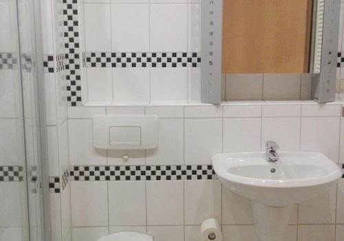 Badezimmer mit Dusche