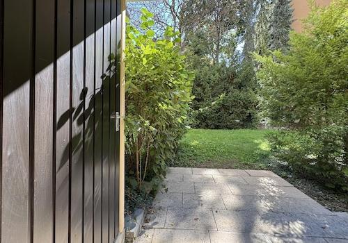 Ruhige sonnige Terrasse