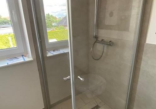 Echtglas-Dusche