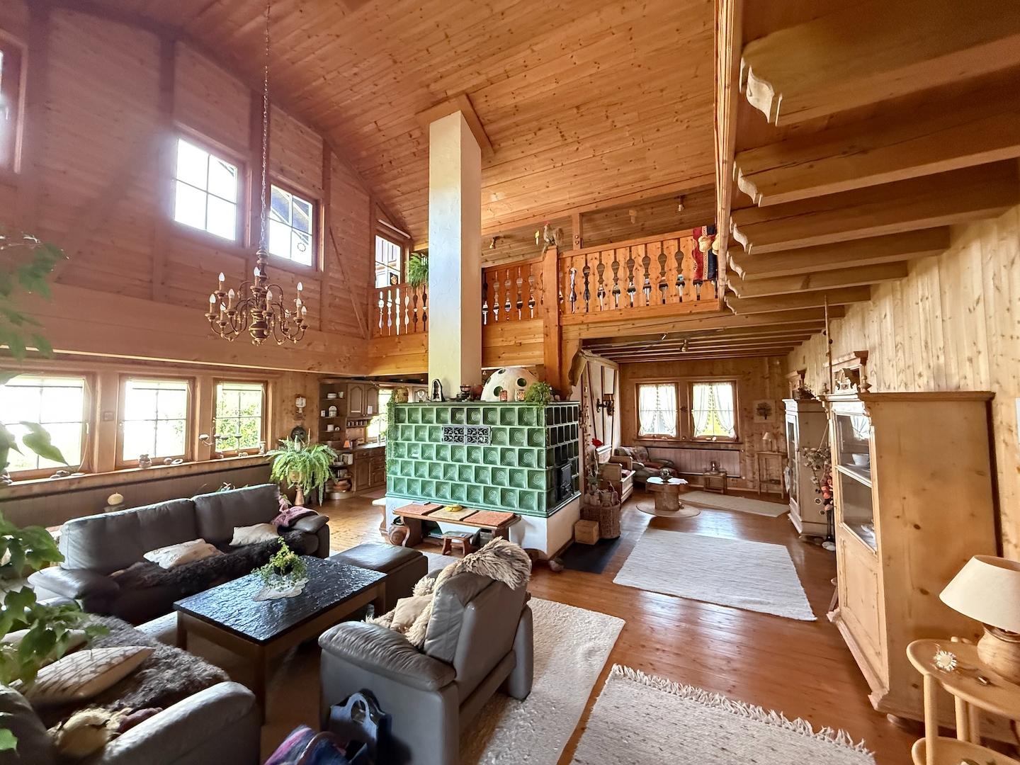 Wohn-Esszimmer mit Kachelofen