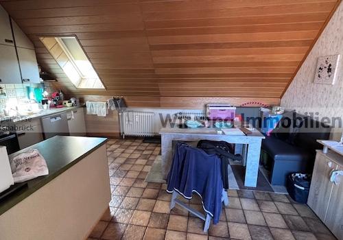 Vorderhaus 1. OG Wohnung recht