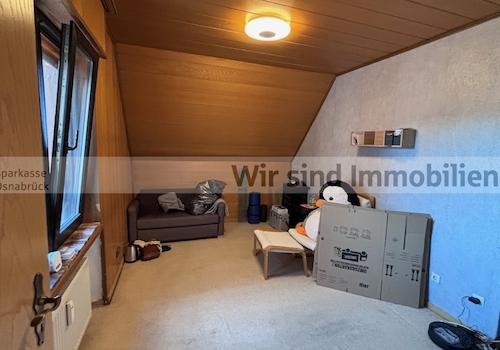 Vorderhaus 1. OG Wohnung recht