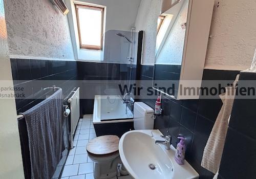 Vorderhaus 1. OG Wohnung links