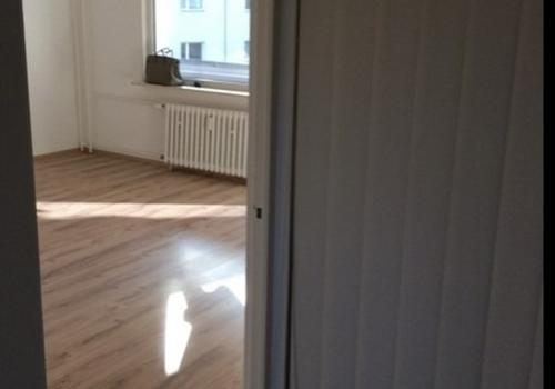 Wohnzimmer mit Balkon