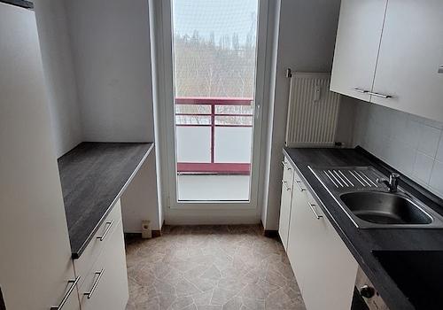 Küche mit Einbnauküche