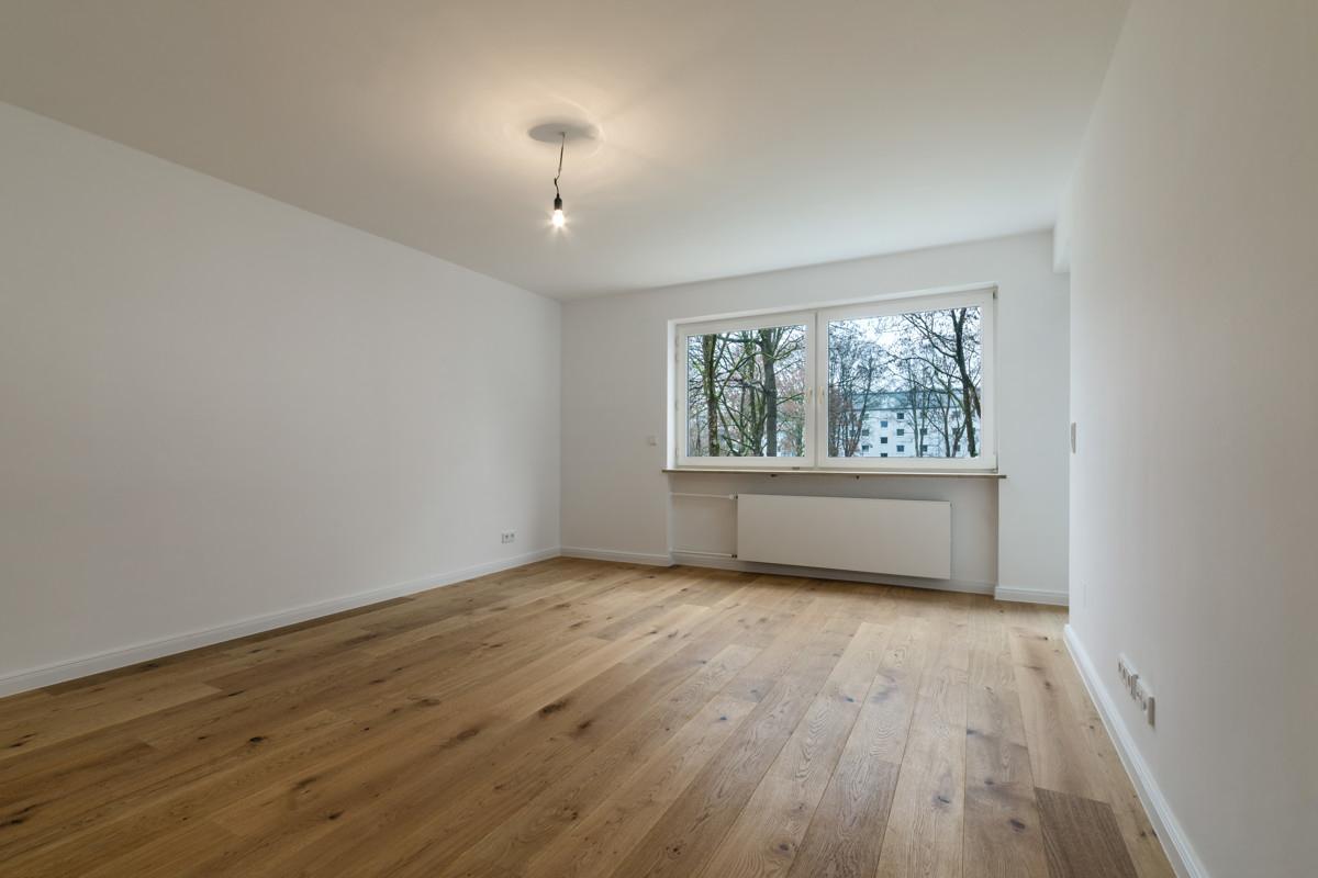 Wohnzimmer mit Blick ins grüne