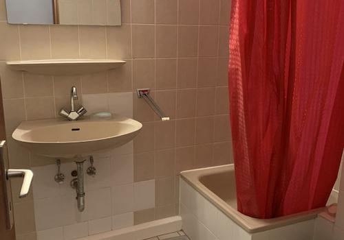 Gäste-WC mit Dusche