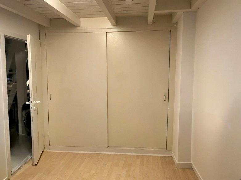 Schlafzimmer mit Einbauschrank, DG
