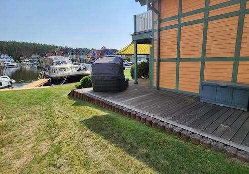 Seitenterrasse m. Bootsanleger