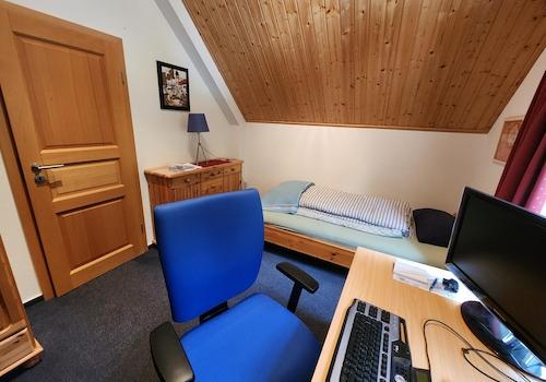 Gästezimmer, Büro 1