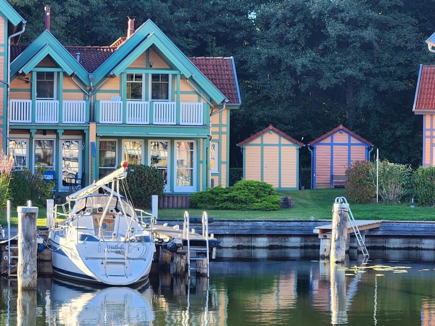 Rückseite mit Liegeplatz