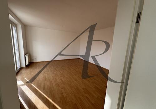 Wohnzimmer mit Balkon