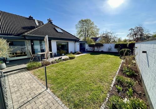 Blick in den gepflegten Garten