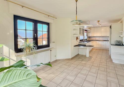 EG Blick vom Essbereich zur Küche