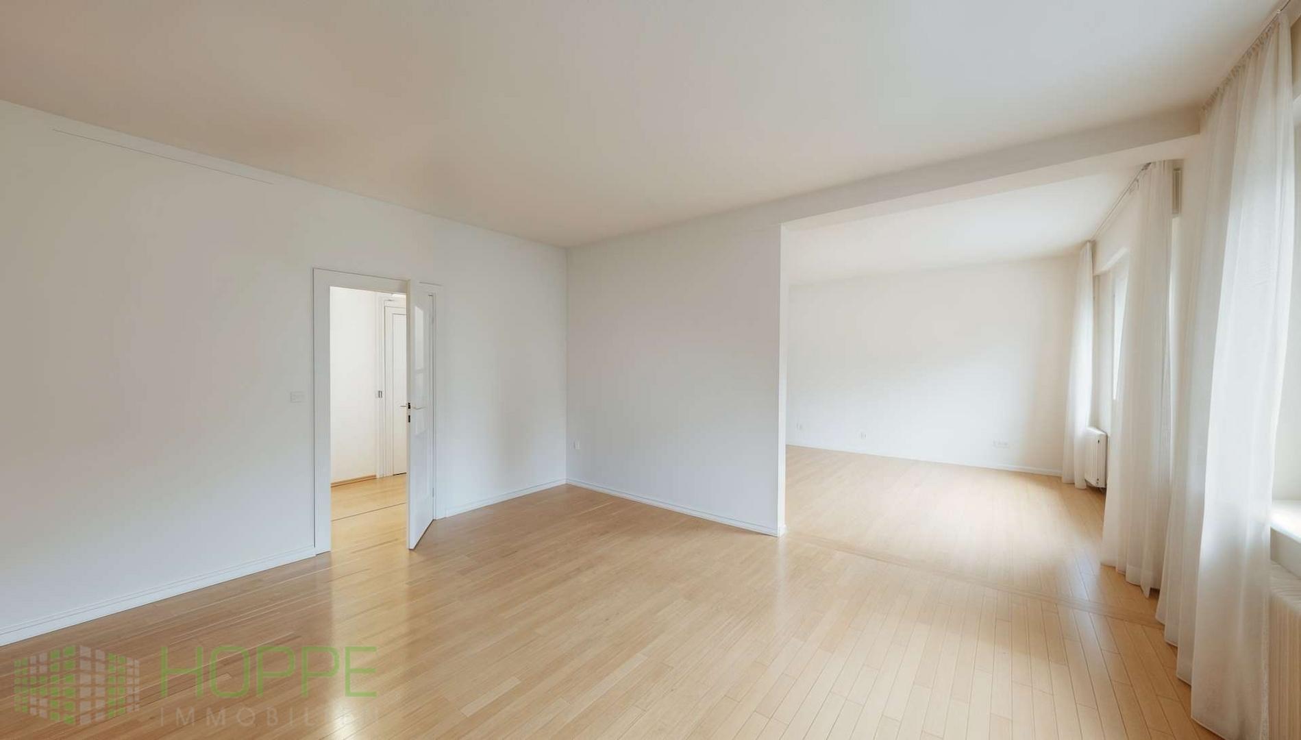 Billardzimmer Perspektive 1 - (Renovierungsvorschlag KI generiert)