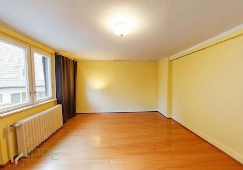 Schlafzimmer defurnished - (KI generiert)